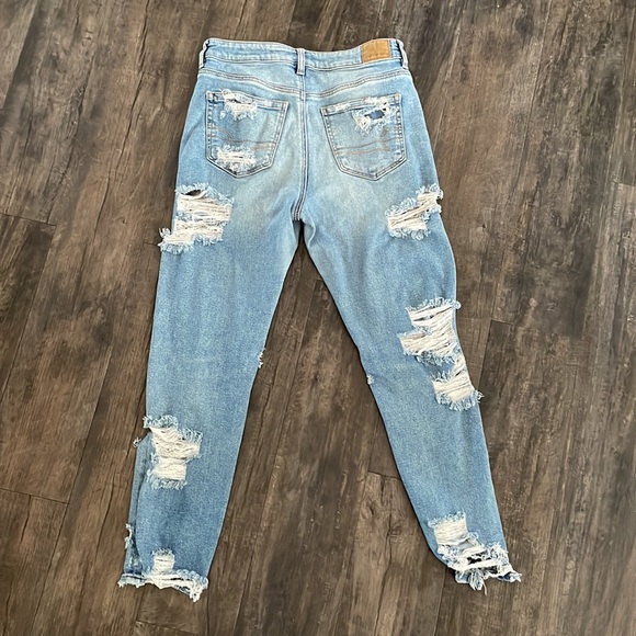 American eagle stretchy high waisted “destroy” jeans in a size 6 - Picture 2 of 3